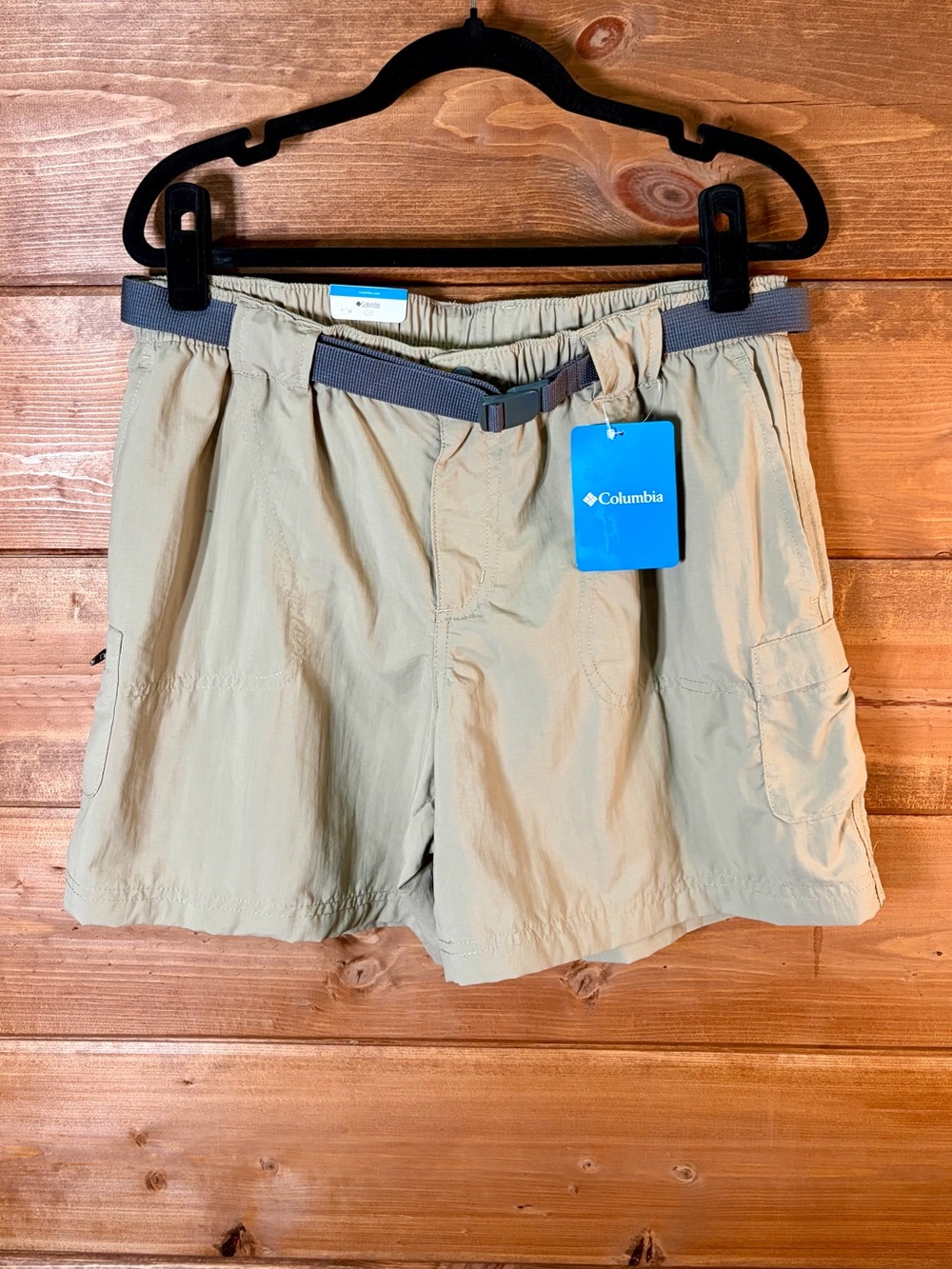 Columbia Women’s Khaki Outdoor Hybrid Shorts with Integrated Belt Size Medium 💕🩶